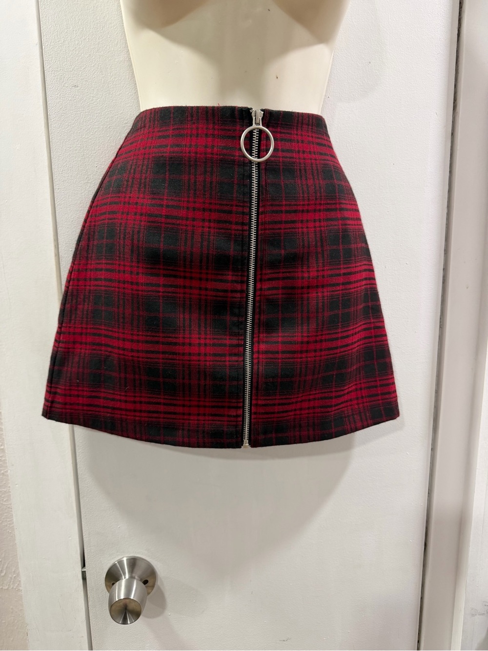 Forever 21 Red and Black Plaid Zip-Front Mini Skirt Size Small